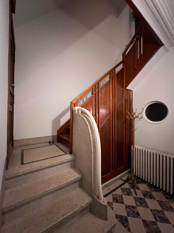 Vakantiehuis Charmante Art Deco Rijwoning
